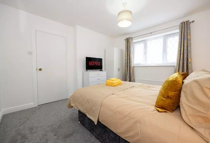 Residenssi Captivating 3 Bed House In Blackburn