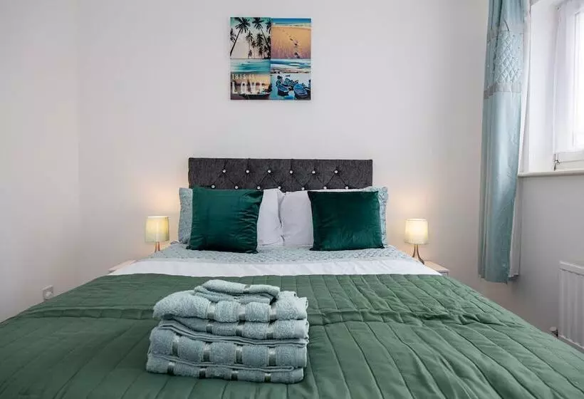 Residenssi Captivating 3 Bed House In Blackburn