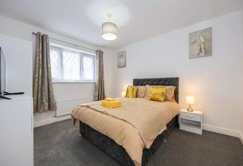 Residenssi Captivating 3 Bed House In Blackburn