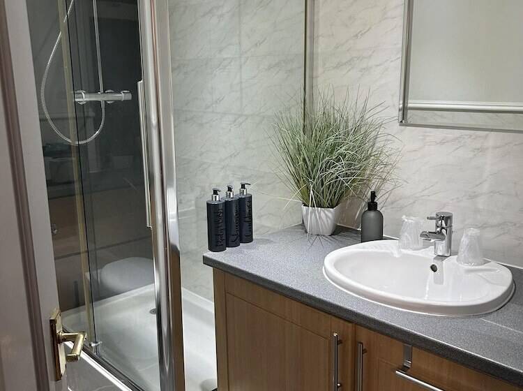 اقامتگاه House In Stoneywood,dyce