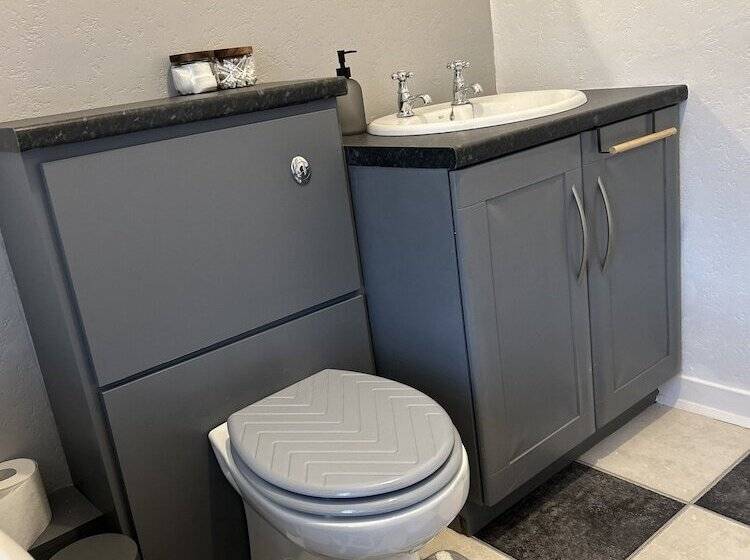 اقامتگاه House In Stoneywood,dyce