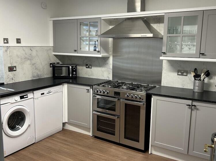 اقامتگاه House In Stoneywood,dyce