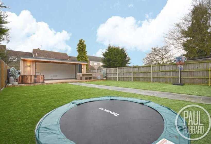 Резиденция Immaculate 3 Bed House In Bungay