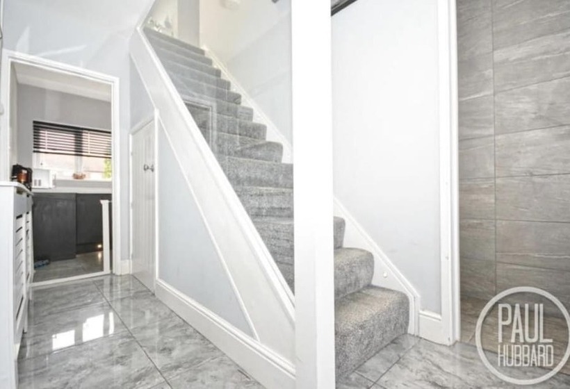 Резиденция Immaculate 3 Bed House In Bungay