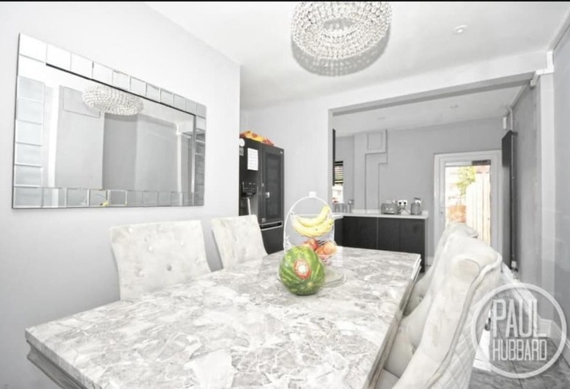 Резиденция Immaculate 3 Bed House In Bungay