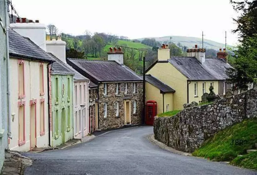 Residenssi Simple Luxury In Brecon Beacons Village House