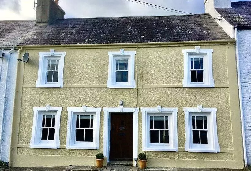 Residenssi Simple Luxury In Brecon Beacons Village House