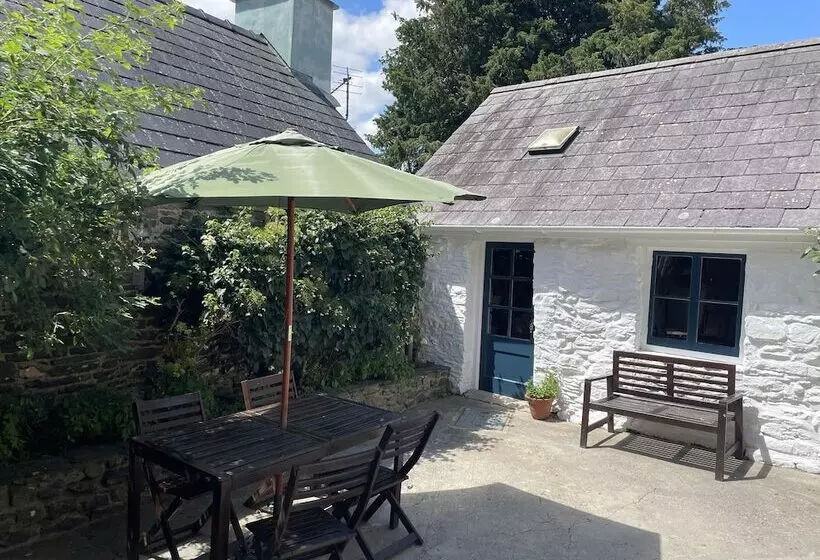 Residenssi Simple Luxury In Brecon Beacons Village House