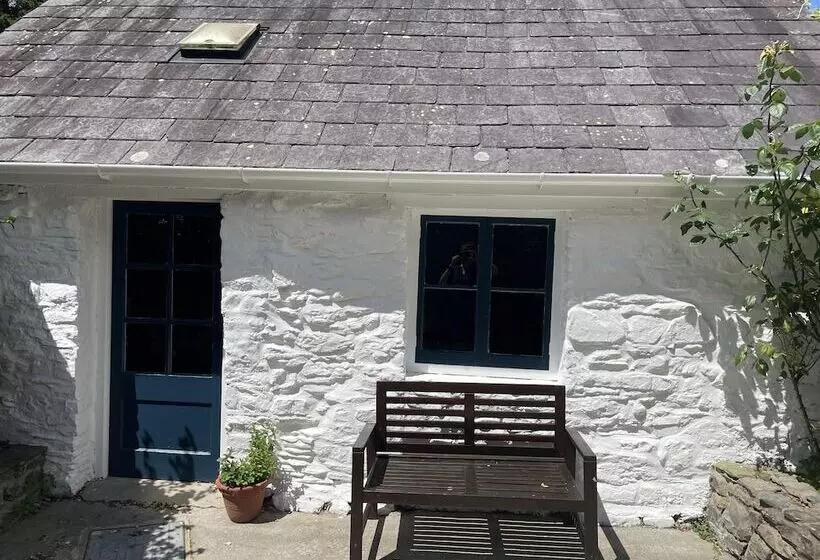 Residenssi Simple Luxury In Brecon Beacons Village House