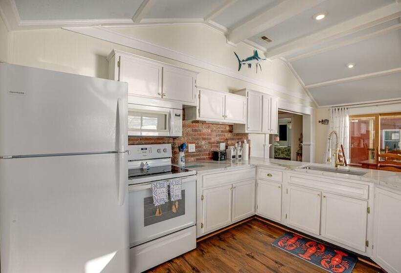 Cottage W/ Potomac River Views In Newburg!