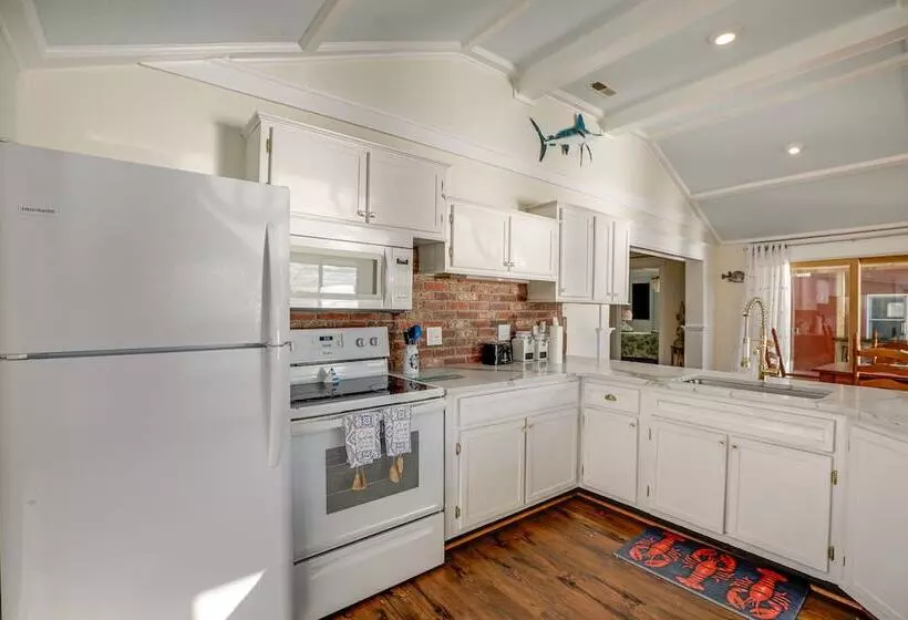 Cottage W/ Potomac River Views In Newburg!