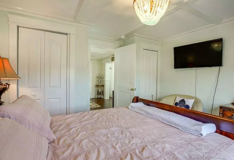 Cottage W/ Potomac River Views In Newburg!