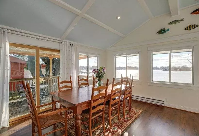 Cottage W/ Potomac River Views In Newburg!