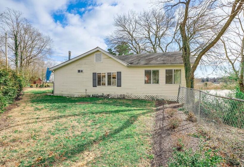 Cottage W/ Potomac River Views In Newburg!