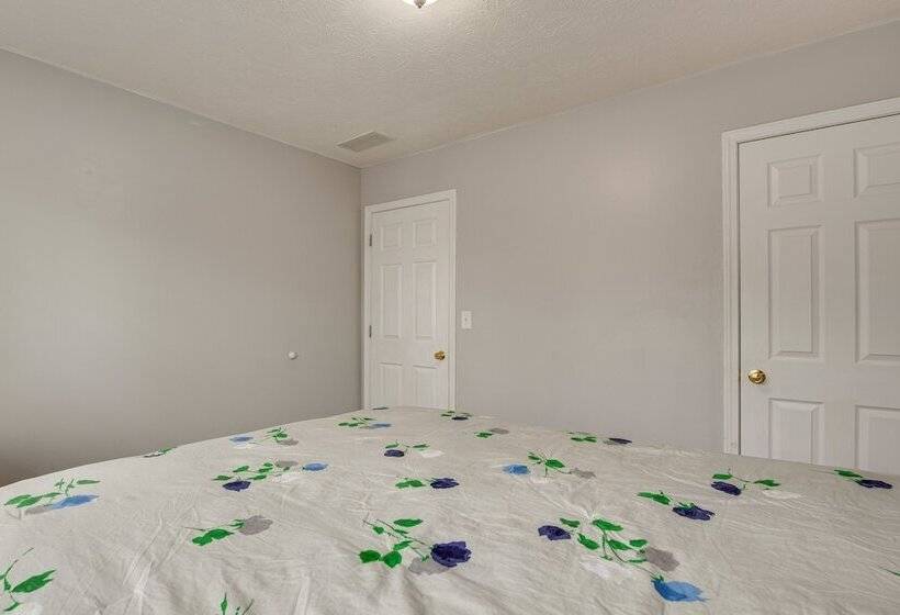 Spacious Snellville Home W/ Yard: 28 Mi To Atlanta