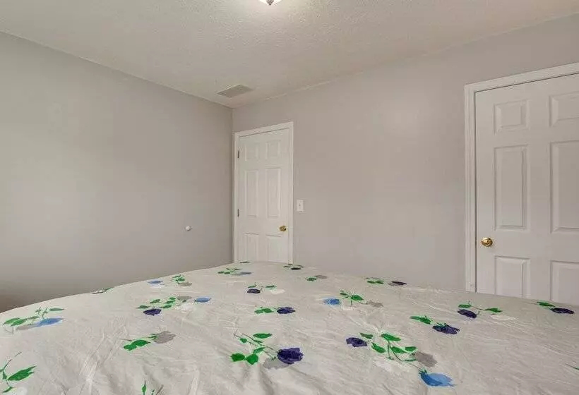 Spacious Snellville Home W/ Yard: 28 Mi To Atlanta