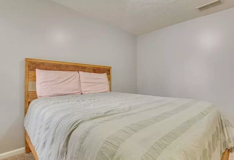 Spacious Snellville Home W/ Yard: 28 Mi To Atlanta