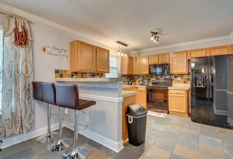 Spacious Snellville Home W/ Yard: 28 Mi To Atlanta