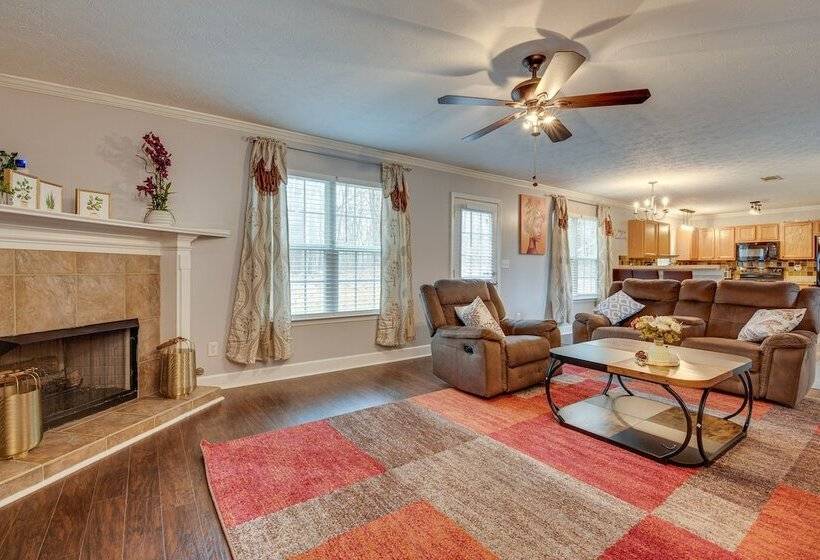Spacious Snellville Home W/ Yard: 28 Mi To Atlanta