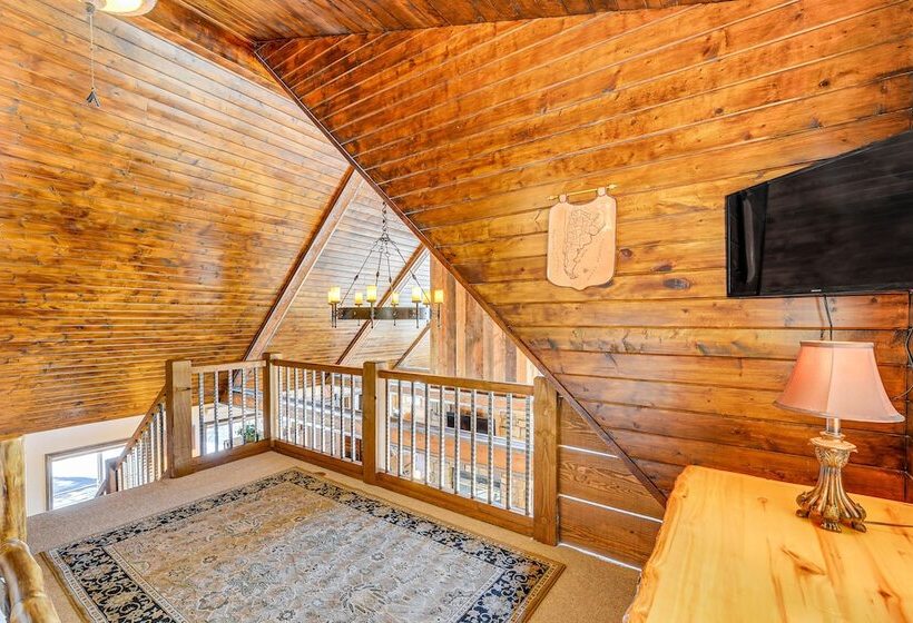 Wyoming Cabin W/ Hot Tub & Mountain View Deck