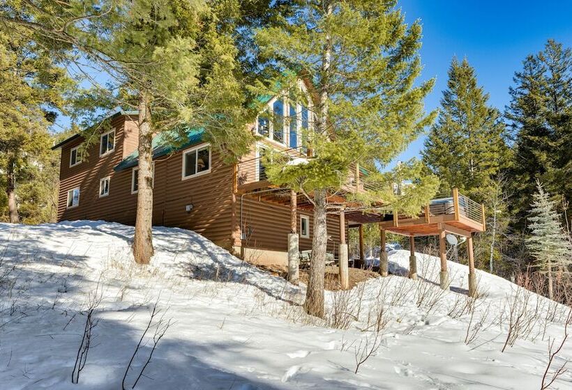 Wyoming Cabin W/ Hot Tub & Mountain View Deck