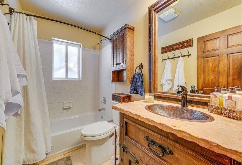 Wyoming Cabin W/ Hot Tub & Mountain View Deck