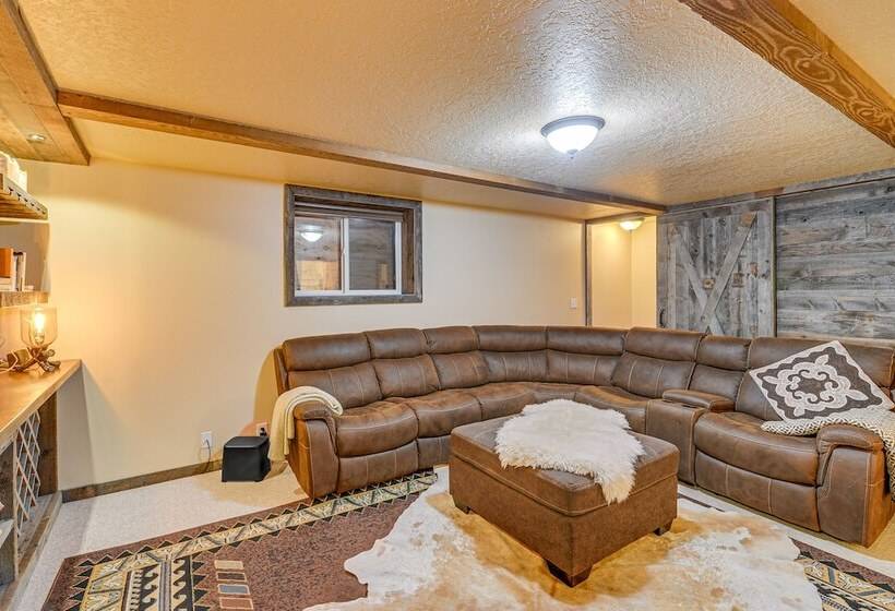 Wyoming Cabin W/ Hot Tub & Mountain View Deck
