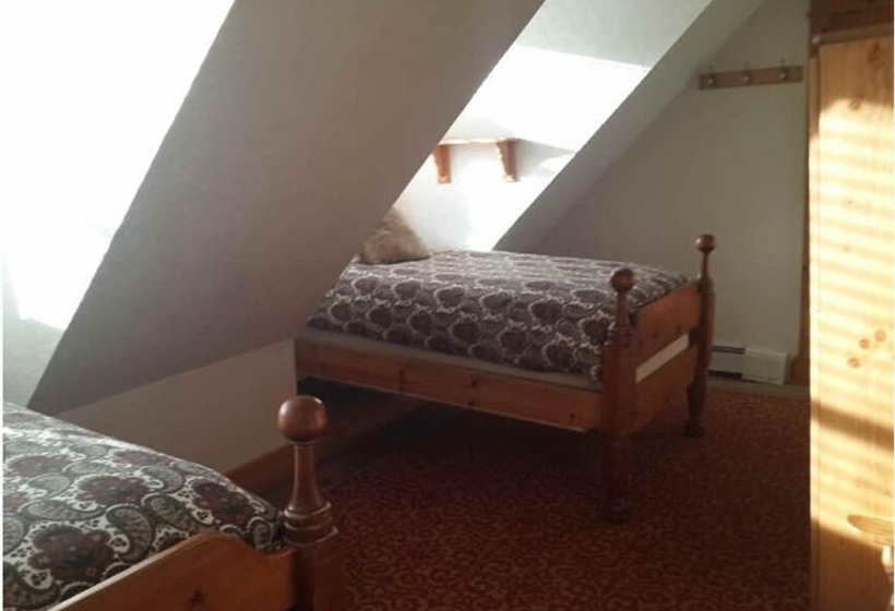 1882 Bar And Grill At River Street Inn