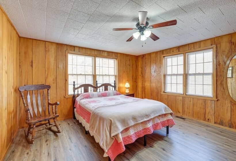 Authentic Log Cabin In Pineville ~ 2 Mi To River!