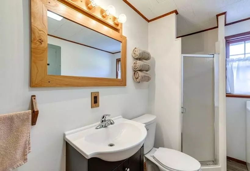 Authentic Log Cabin In Pineville ~ 2 Mi To River!