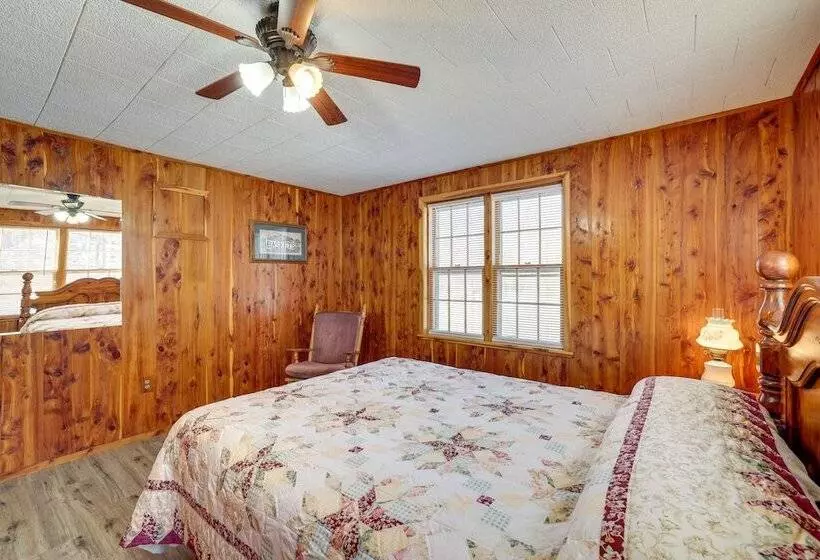 Authentic Log Cabin In Pineville ~ 2 Mi To River!