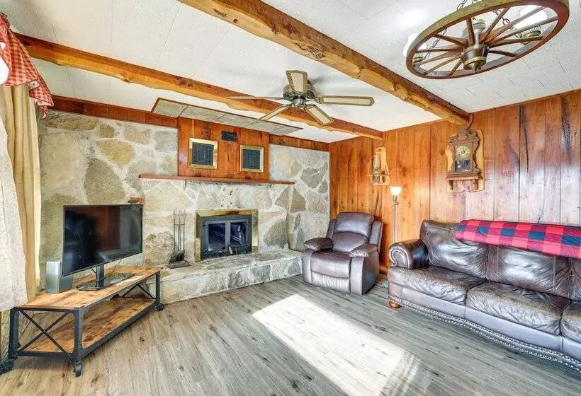 Authentic Log Cabin In Pineville ~ 2 Mi To River!