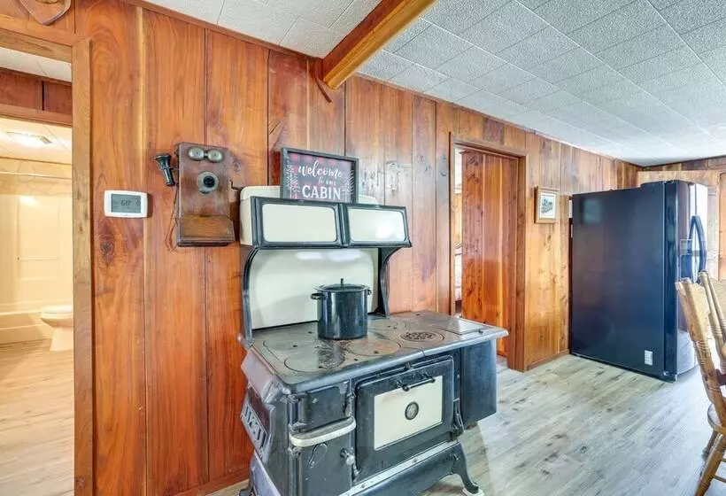 Authentic Log Cabin In Pineville ~ 2 Mi To River!