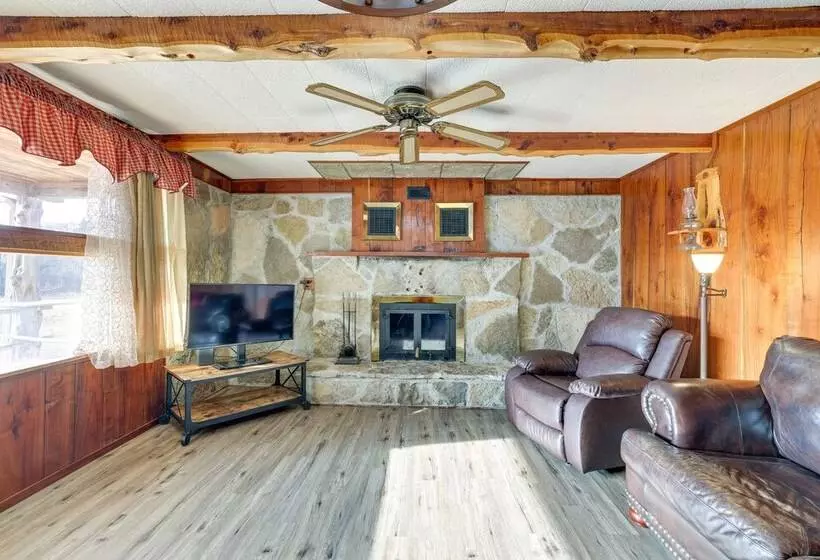 Authentic Log Cabin In Pineville ~ 2 Mi To River!