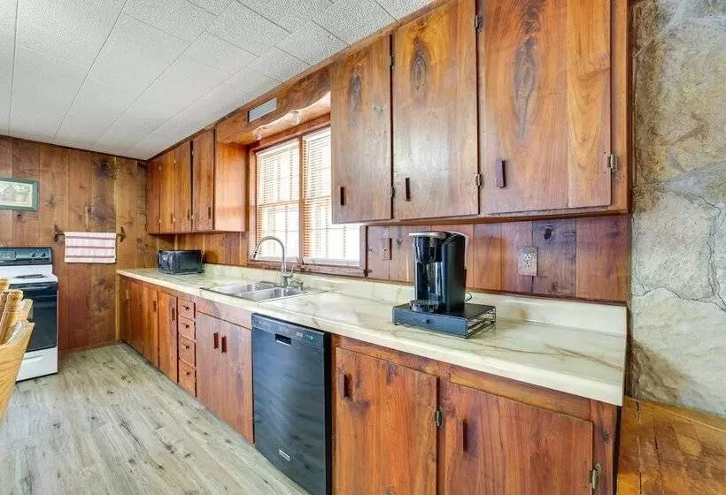 Authentic Log Cabin In Pineville ~ 2 Mi To River!