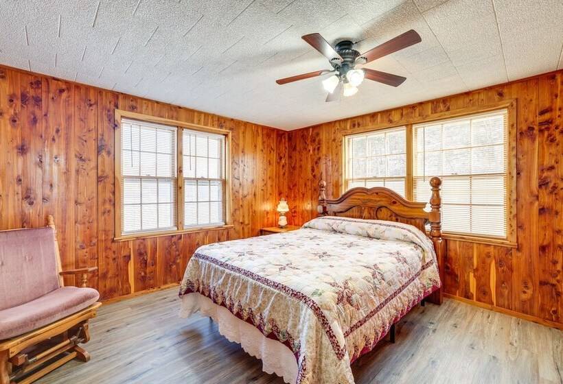 Authentic Log Cabin In Pineville ~ 2 Mi To River!