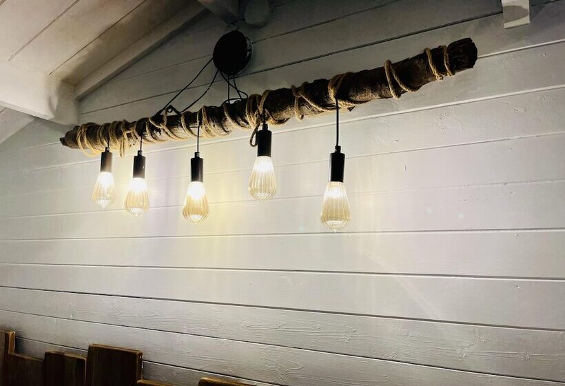 Beautiful Cosy Garden Cabin, 5min Walk To Beach