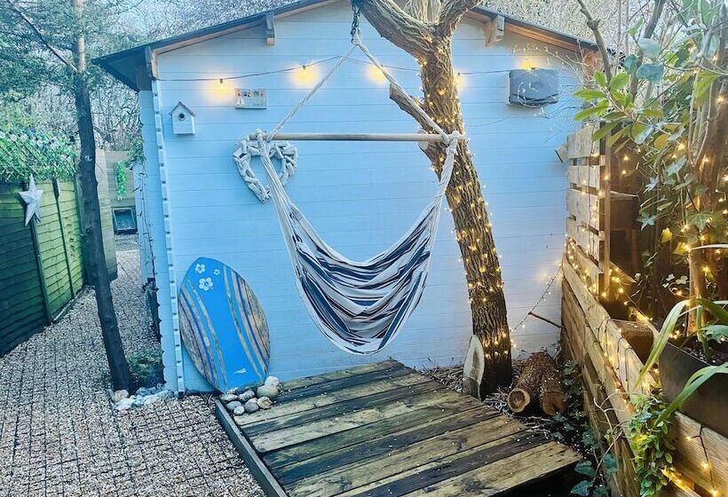 Beautiful Cosy Garden Cabin, 5min Walk To Beach