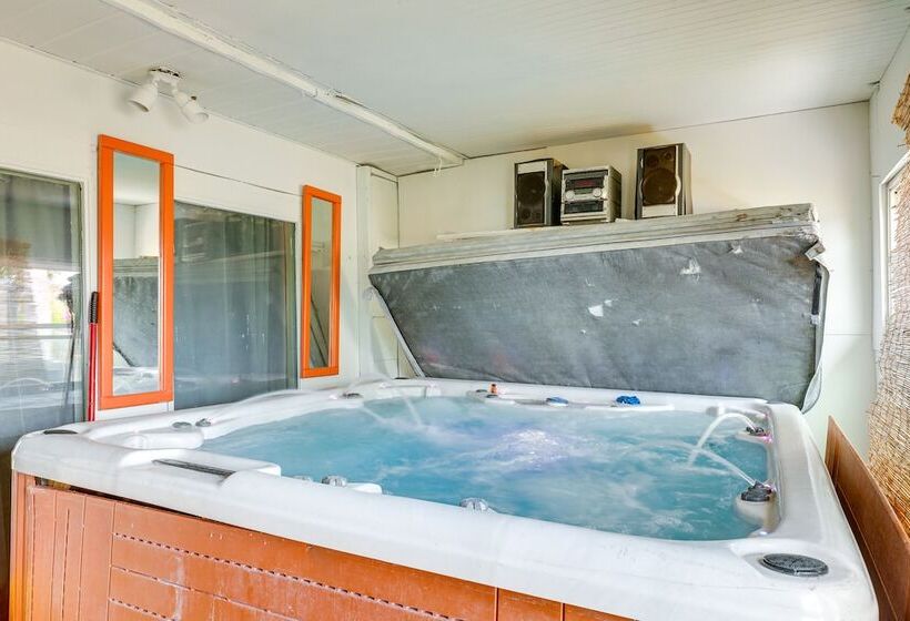 Canal Front Ruskin Home W/ Private Hot Tub & Dock!