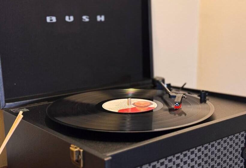 Captivating 3 Bed Cottage In Saltaire