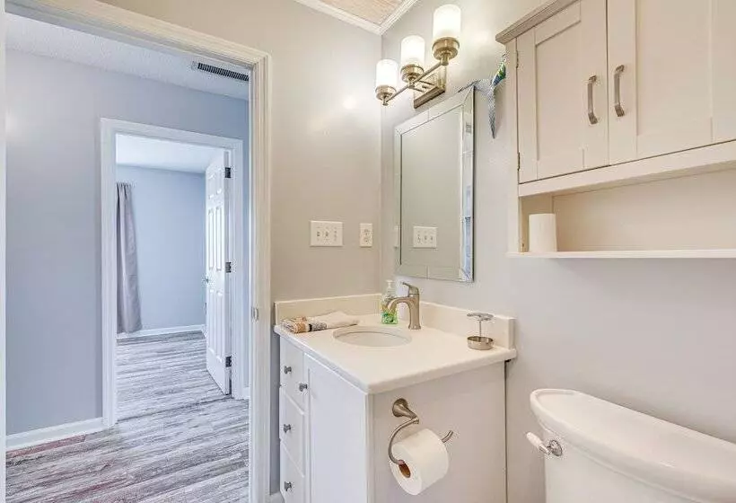 Charming Beaufort Home W/ Deck + Gas Grill!