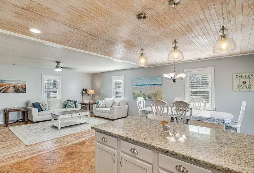 Charming Beaufort Home W/ Deck + Gas Grill!