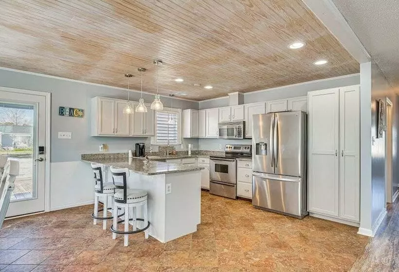 Charming Beaufort Home W/ Deck + Gas Grill!