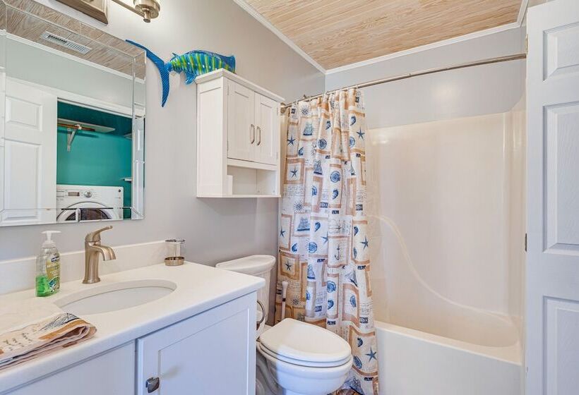 Charming Beaufort Home W/ Deck + Gas Grill!