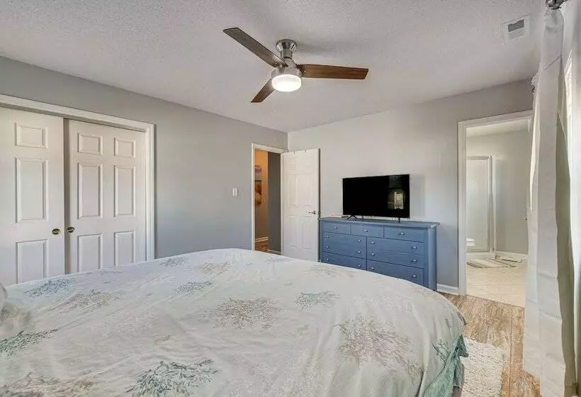 Charming Beaufort Home W/ Deck + Gas Grill!