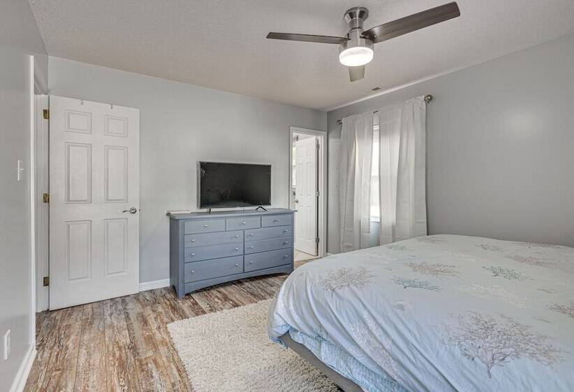 Charming Beaufort Home W/ Deck + Gas Grill!