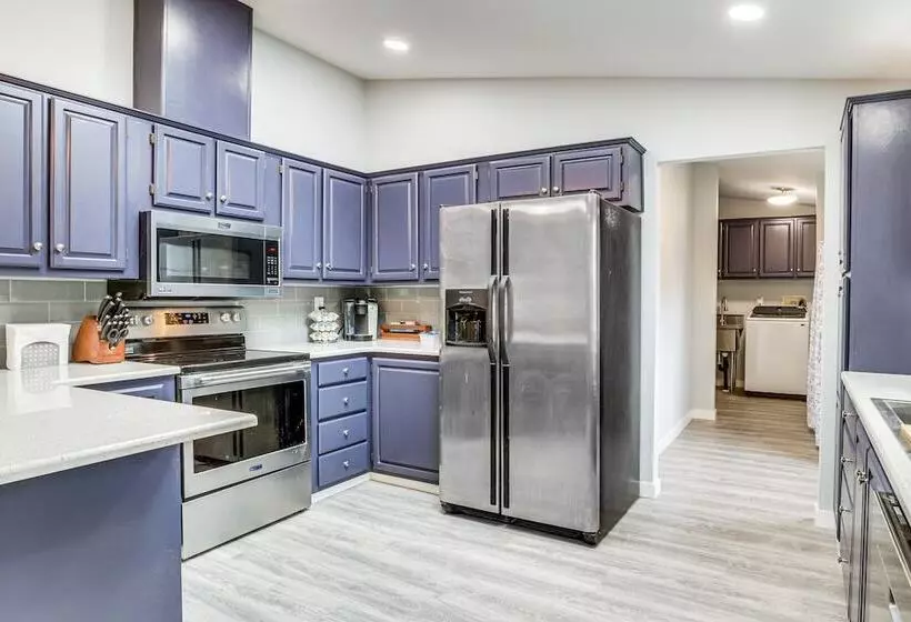 Charming Stayton Home W/ Deck + Smart Tv!