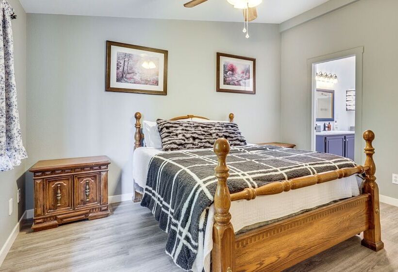 Charming Stayton Home W/ Deck + Smart Tv!