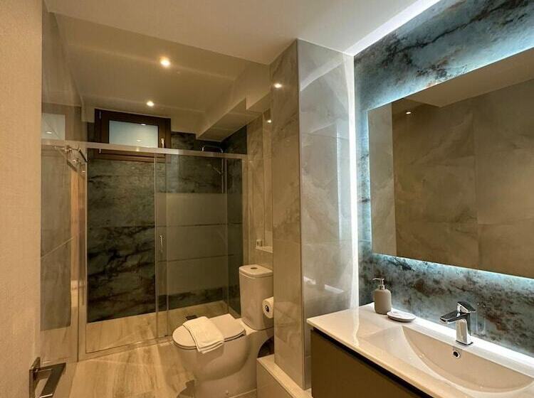 Elpida Luxury Apartments & Suites