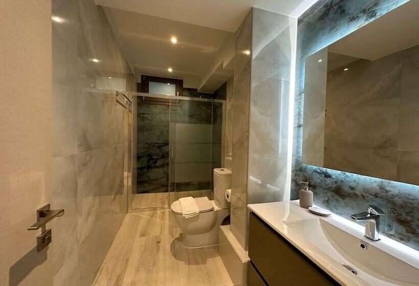 Elpida Luxury Apartments & Suites